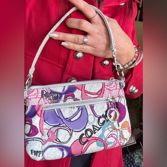 Authentic COACH 1941 POPPY shimmery Leather/thick Cotton zip closure wristlet - Picture 12 of 14